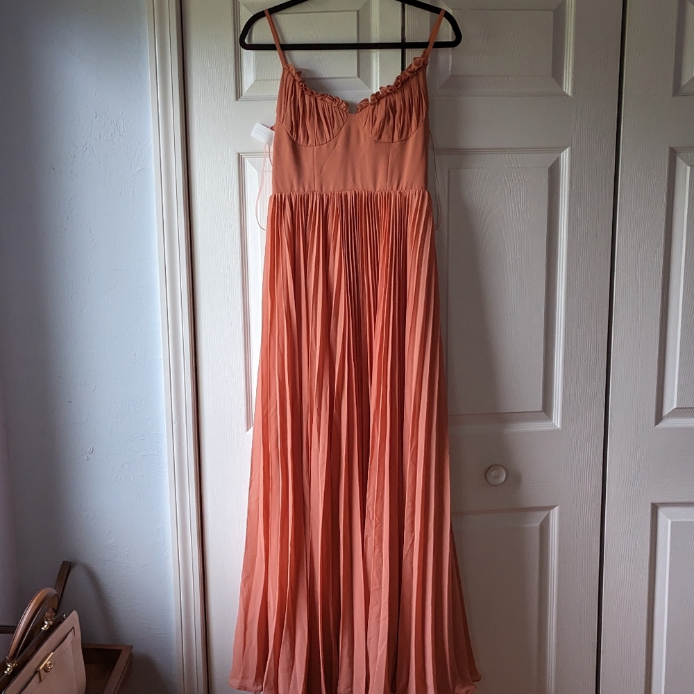 Fame and Partners Gathered Cup Gown in Dark Blush size 4 NWT